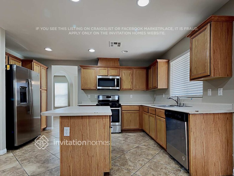 Building Photo - 8843 S Canyon Saddle St