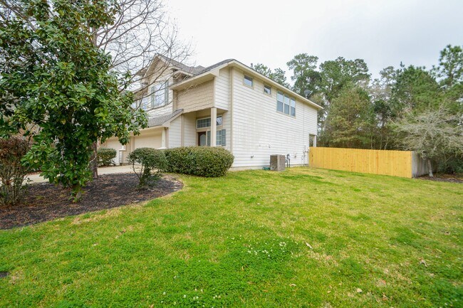 Building Photo - 2 Stone Arrow Pl