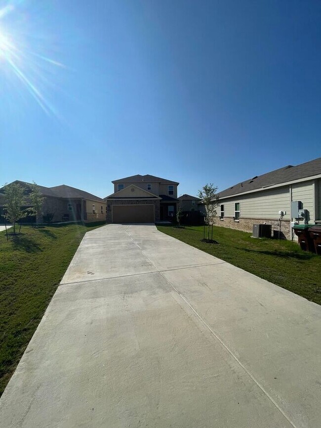 Building Photo - Room to Live & Grow | Modern 4-Bed, 2.5-Bath Home with Fenced Backyard in Saint Hedwig!