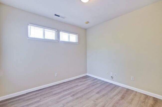 Building Photo - Awesome Home Located in a Quiet Tree Line Neighborhood