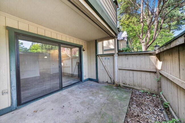 Building Photo - 251 Del Verde Cir