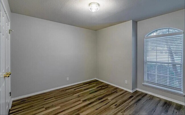 Building Photo - 702 Thrush Dr