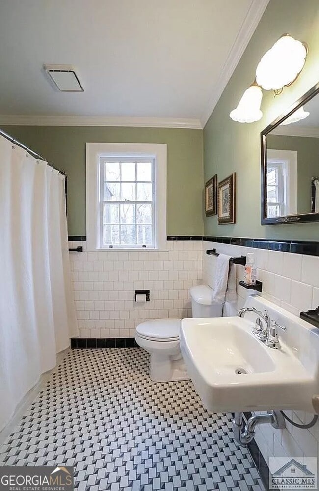 Building Photo - 482 Highland Ave