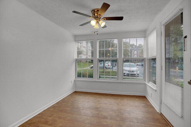 Building Photo - Large 2 Bedroom 2 Bath Ground Floor Condo - ZERO STEPS!