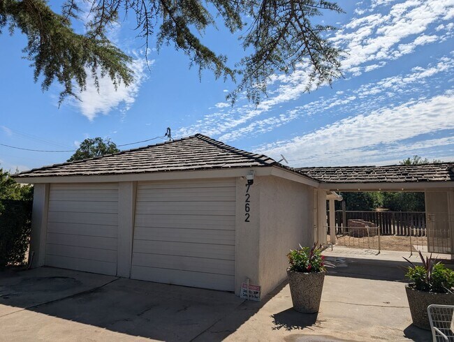 Building Photo - 7262 S Cedar Ave