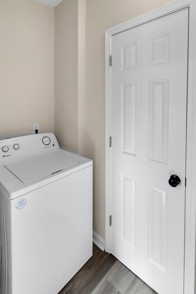 Building Photo - 1964 Adams St