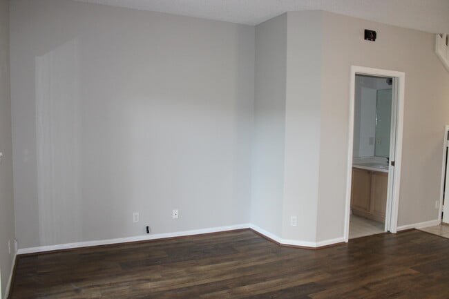 Building Photo - 6984 Stoney Creek Cir