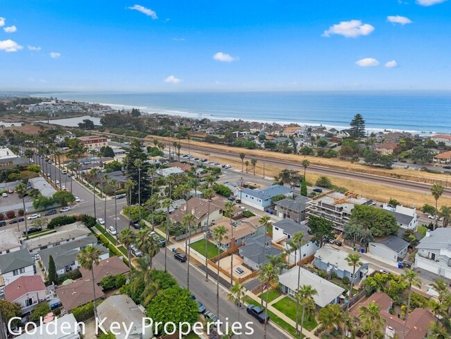 Building Photo - Beautifully remodeled apartment in South Oceanside just a few blocks from the beach!