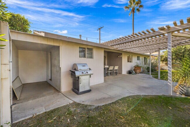 Building Photo - 77530 California Dr