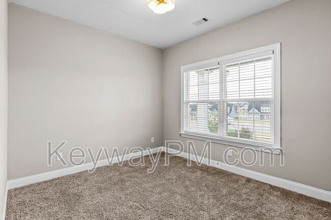 Building Photo - 5921 Big Pond Trl