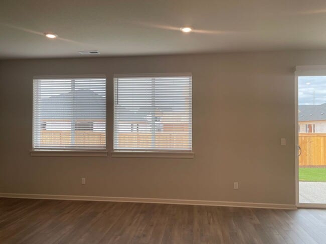 Building Photo - 4 Bed 2.5 Bath Home! Located near the Ridgefield Outdoor Recreation Center, equestrian facilities...