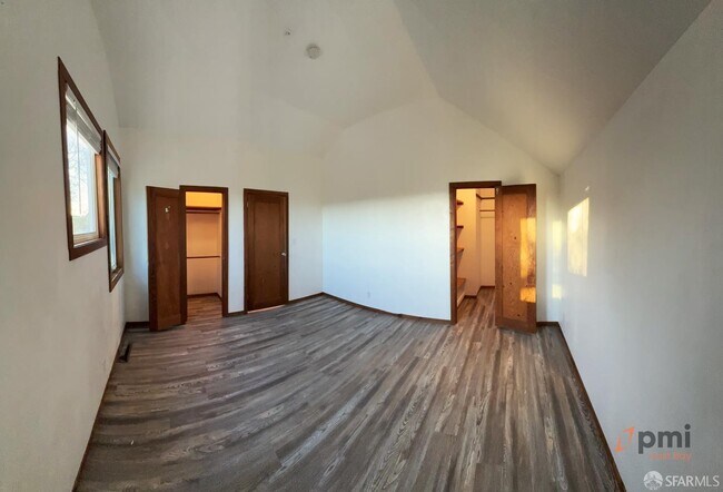 Building Photo - 539 Palms Dr