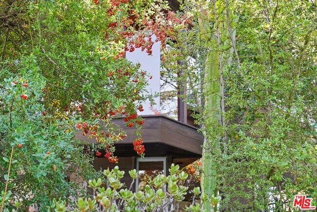 Building Photo - 21277 Entrada Rd