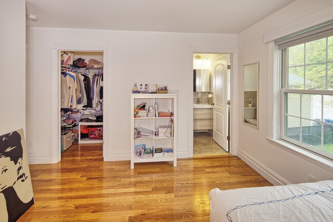 Building Photo - 288 County Rd