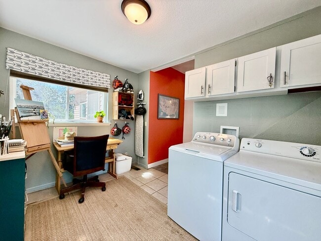 Building Photo - Distinguished 4 bed, 2 bath Bungalow in the Old North End