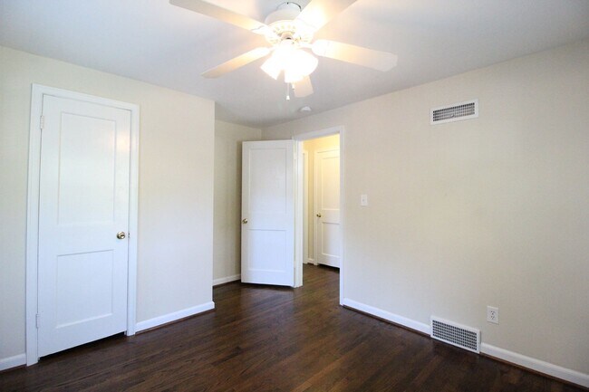 Building Photo - 1 Bedroom 1 Bath Duplex in Navy Hill Area in Olathe