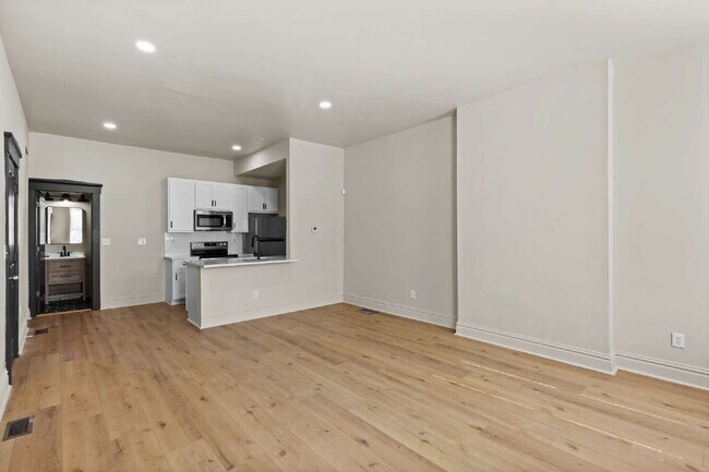Building Photo - Live in Style – 1BR Townhouse in McKinley ...