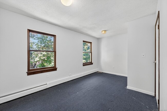 Building Photo - 33 Guilford St