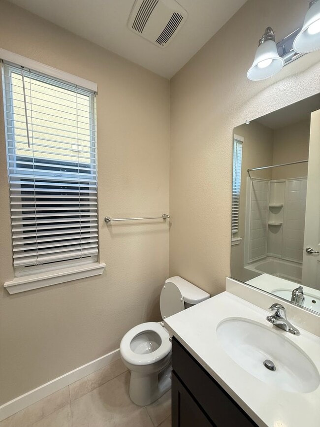 Building Photo - 1261 Damasco Ln