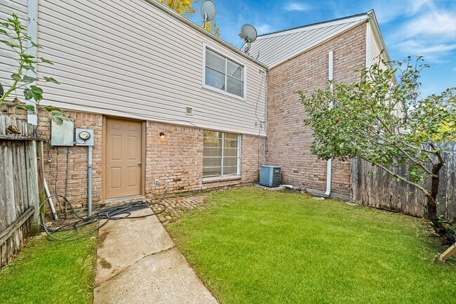 Building Photo - 8726 Wilcrest Dr