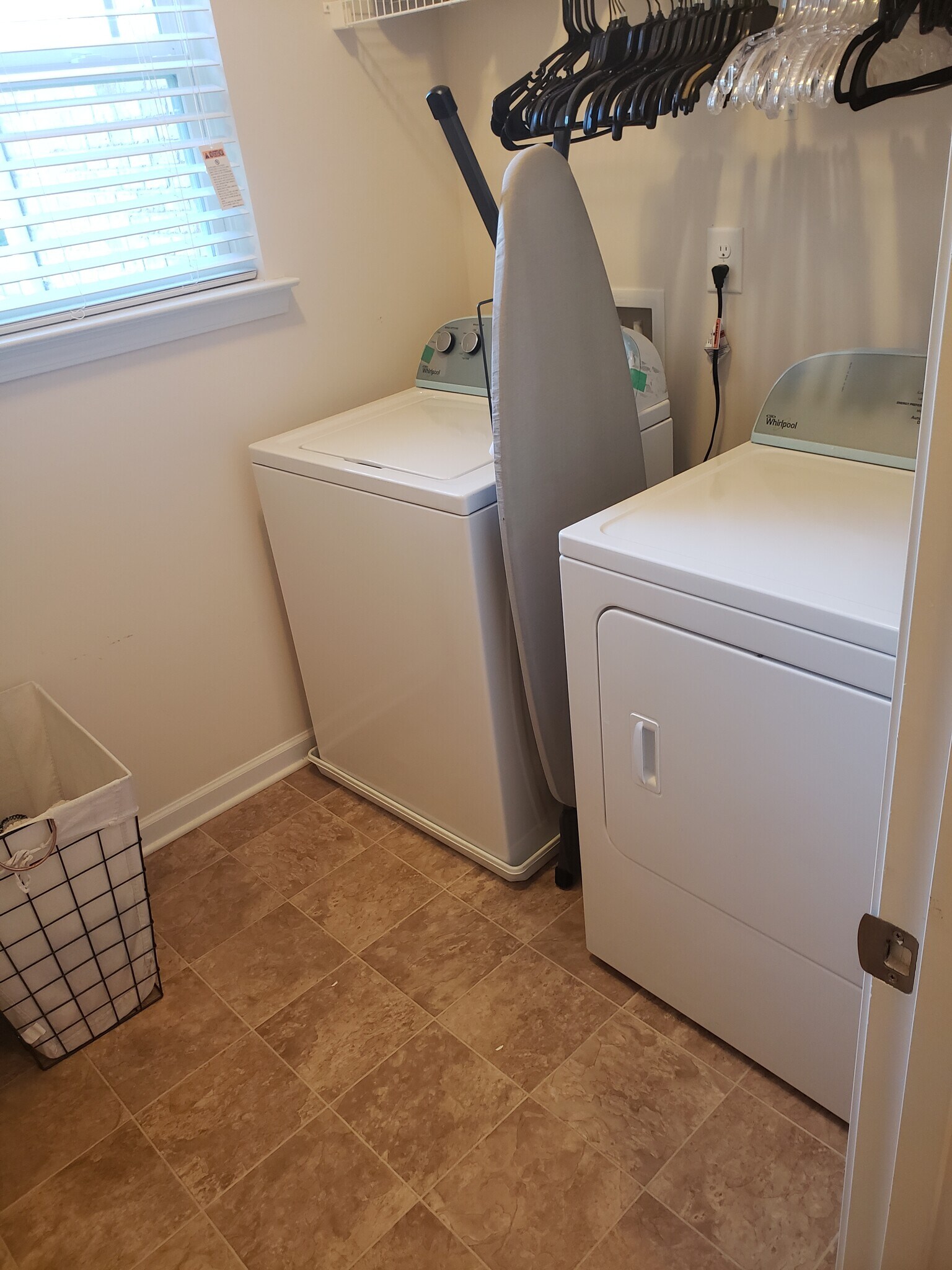 Washer Machine & Dryer included in Rent! - 263 COOLWATER LN