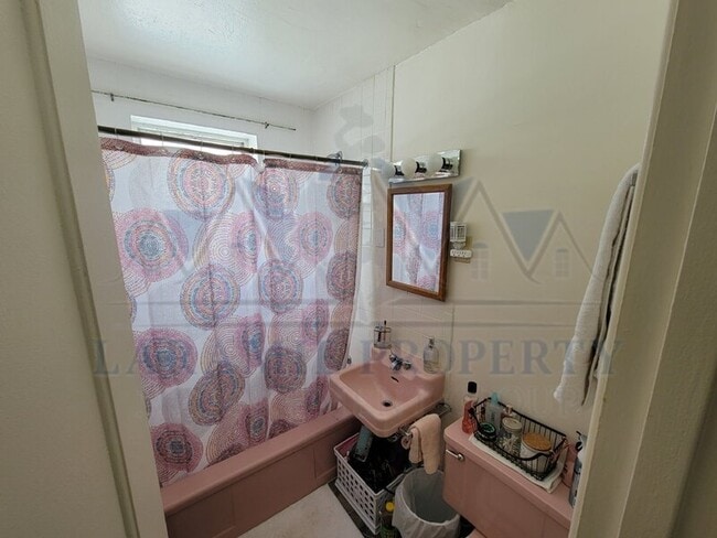 Building Photo - 309 S 10th St