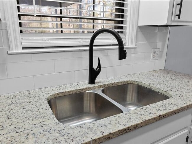 Building Photo - 801 4th Ave E