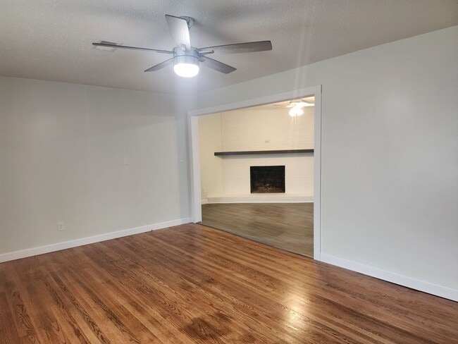 Building Photo - Ideal Statesville Location