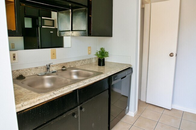 Building Photo - 12500 Sandpiper Dr