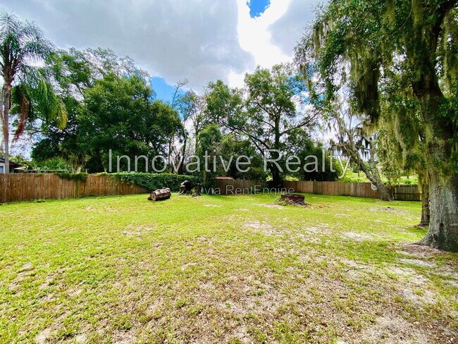 Building Photo - 6400 Lake Horseshoe Dr
