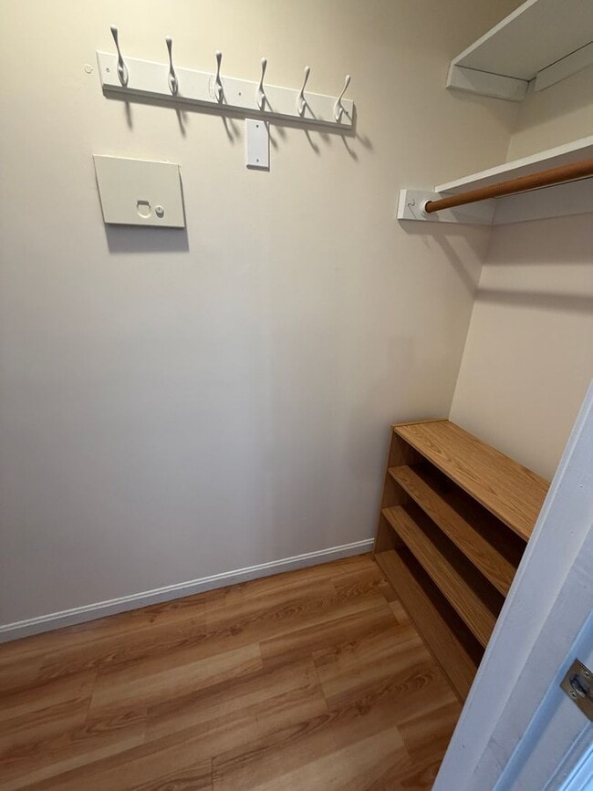 Building Photo - 62 Hayes Ave