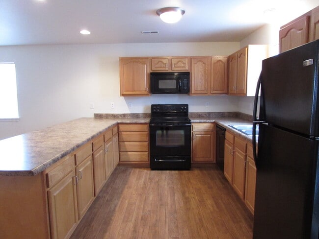 Building Photo - 6185-MF1-E1