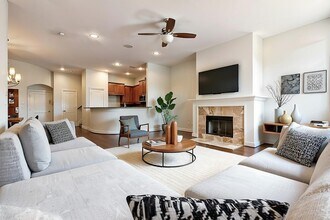 Building Photo - 5166 Oasis Park Ln