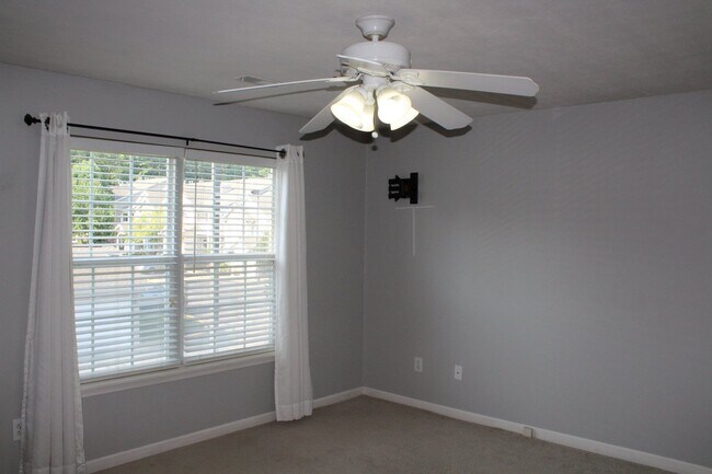 Building Photo - 14943 Lenox Dr