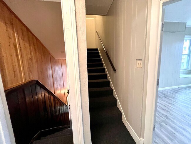 Building Photo - 259-261 N. Dithridge Street (Full Service)