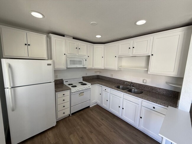 Building Photo - 2258 Pamela Ln