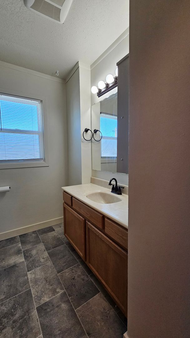 Building Photo - Pet Friendly, Fully Fenced Richland Duplex!