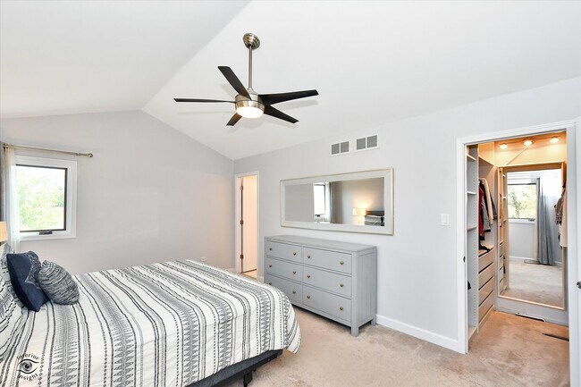 Building Photo - 17323 Lakebrook Dr