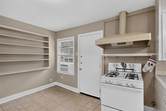 Building Photo - 3100 Breeze Terrace