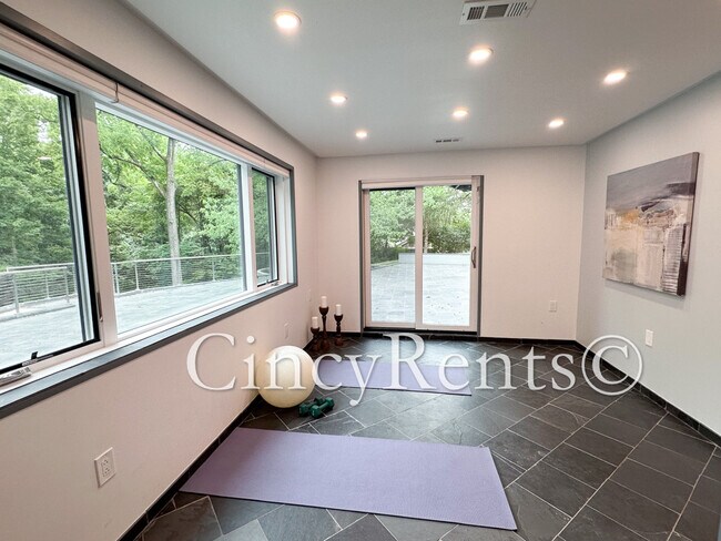 Building Photo - 7716 Creekwood Ln