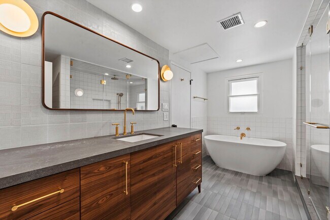 Building Photo - 7512 Rindge Ave