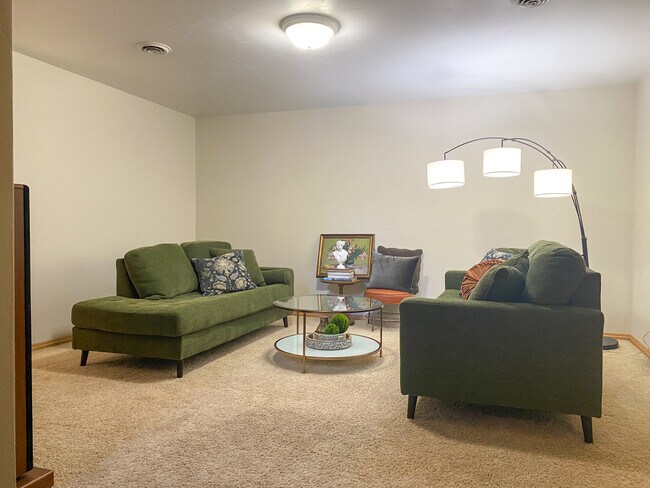 Building Photo - 13057 Velp Ave