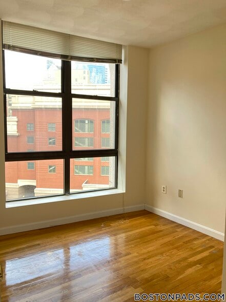 Building Photo - 81 Essex St