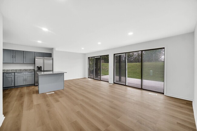 Building Photo - 1395 Alpine Ct
