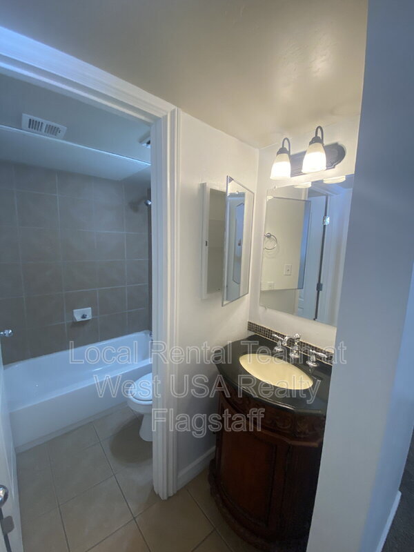 Building Photo - 3200 S Litzler Dr