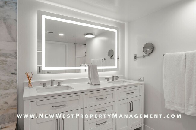 Building Photo - Spectacular Little Italy Loft at Doma, 2 Parking Spaces! Small Pet OK!