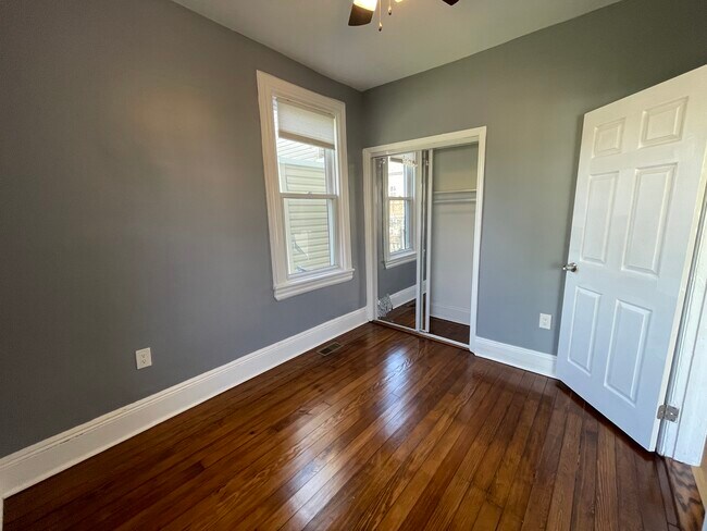 Building Photo - 41 E 48th St