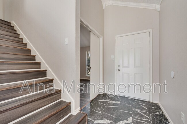 Building Photo - 1812 Medina Dr