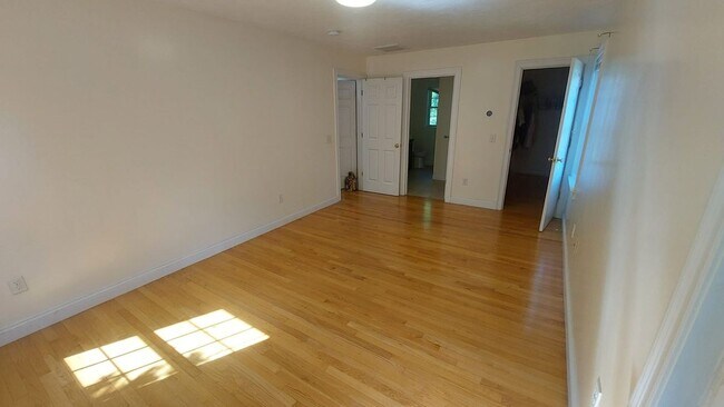 Building Photo - 339 Poplar St