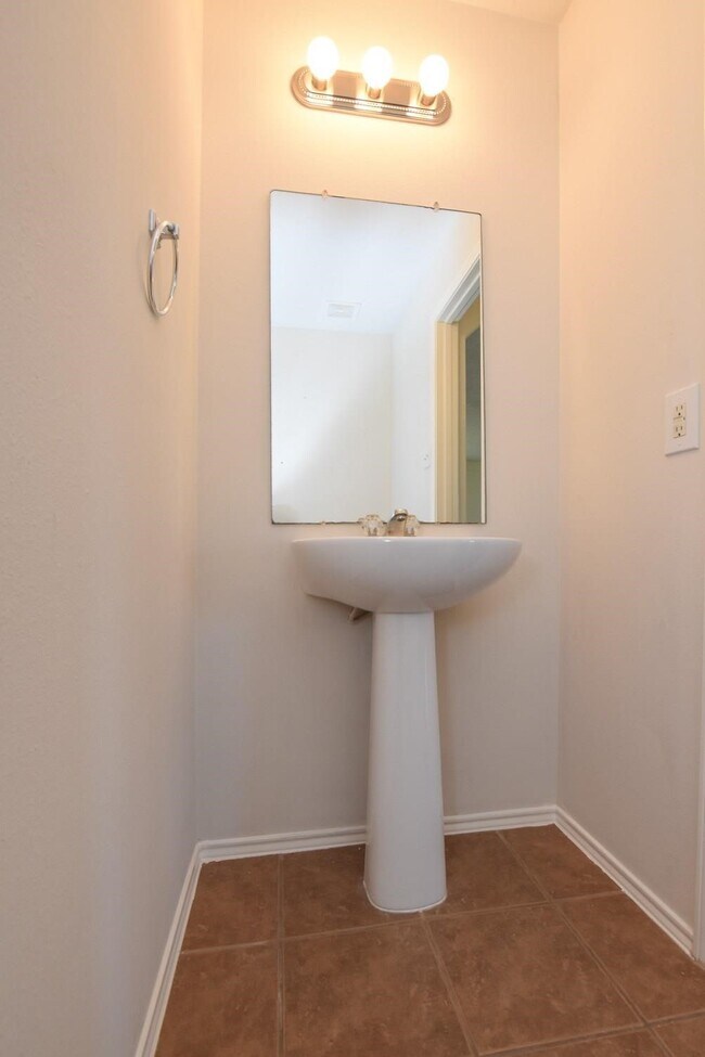 Building Photo - 19014 Prairie Bluff Dr